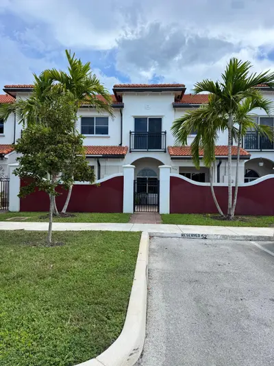 3536 NW 29TH Place 3536, Lauderdale Lakes – Townhouse for sale
