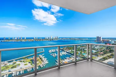 220 Lake Shore Drive 2202, Lake Park – Condominium for sale