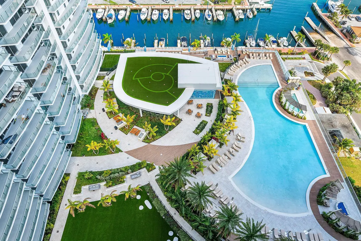 AMENITY DECK at 220 Lake Shore Drive 2202, Lake Park
