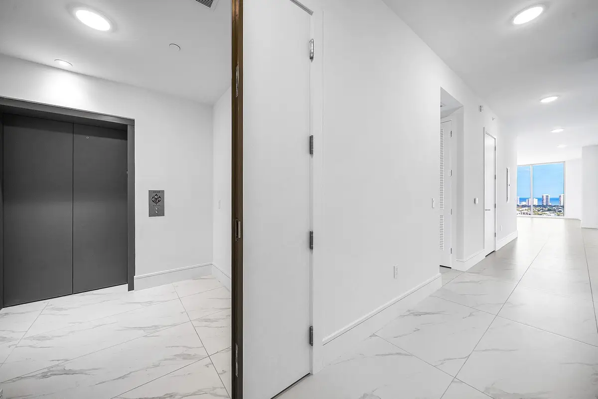 PRIVATE ELEVATOR FOYER at 220 Lake Shore Drive 2202, Lake Park