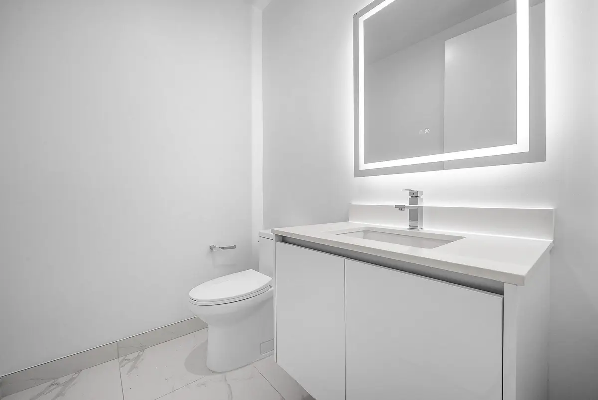 POWDER BATH at 220 Lake Shore Drive 2202, Lake Park