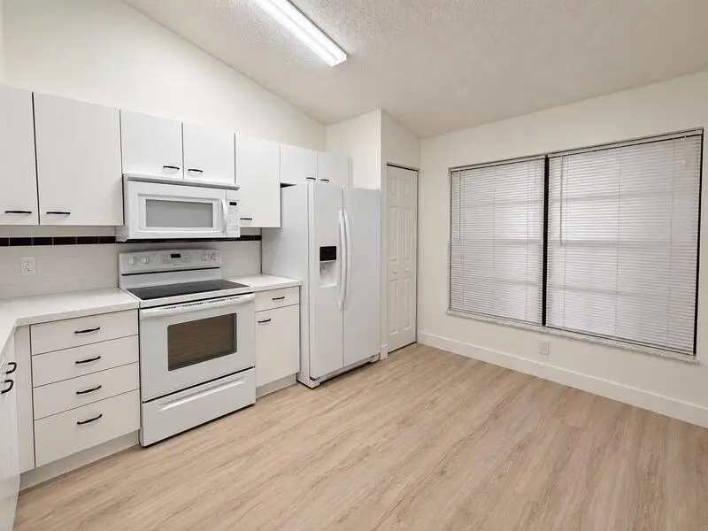 huggf88g at 9815 WATERMILL Circle F, Boynton Beach