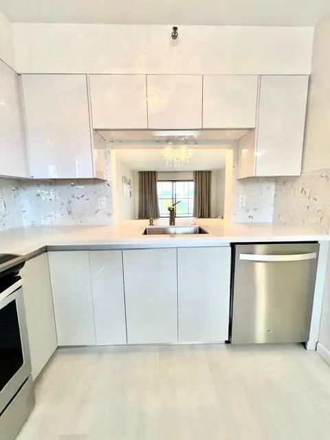 Kitchen at 6866 Huntington Lane 306, Delray Beach