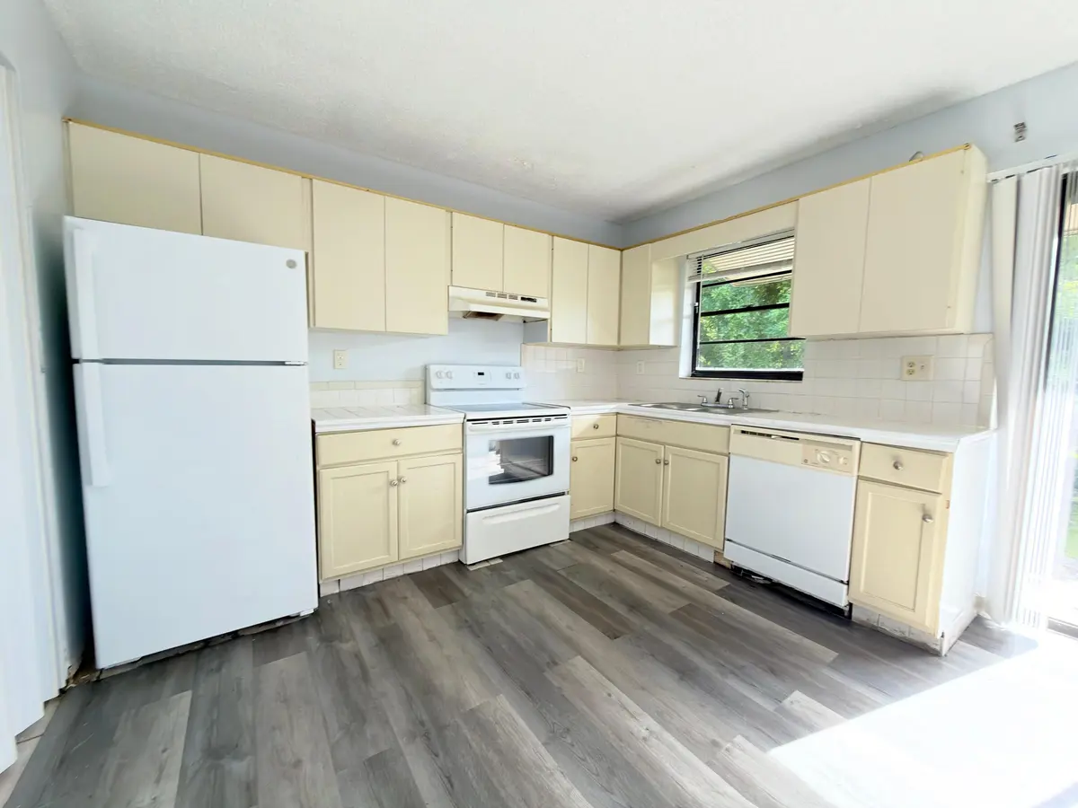 WhatsApp Image 2026-09-18 at 10.44.04 at 4885 Badger Road, West Palm Beach