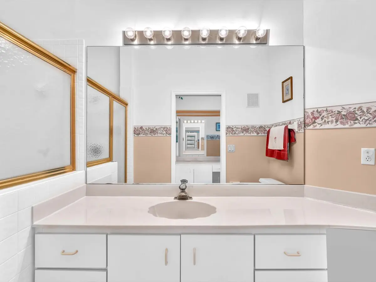 prim bath dress area at 8049 Aberdeen Drive 201, Boynton Beach