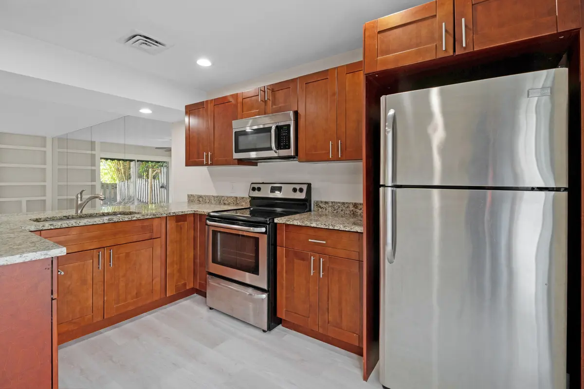 3_accutour_690 se 23rd ave apt 3 -007 at 690 SE 23rd Avenue 3, Pompano Beach