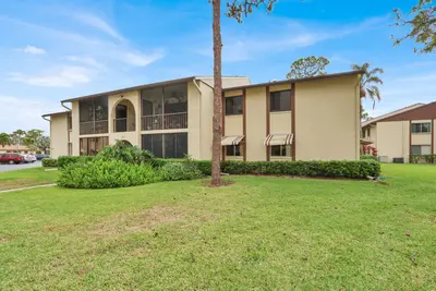 338 Knotty Pine  Circle D-1, Greenacres – Condominium for sale