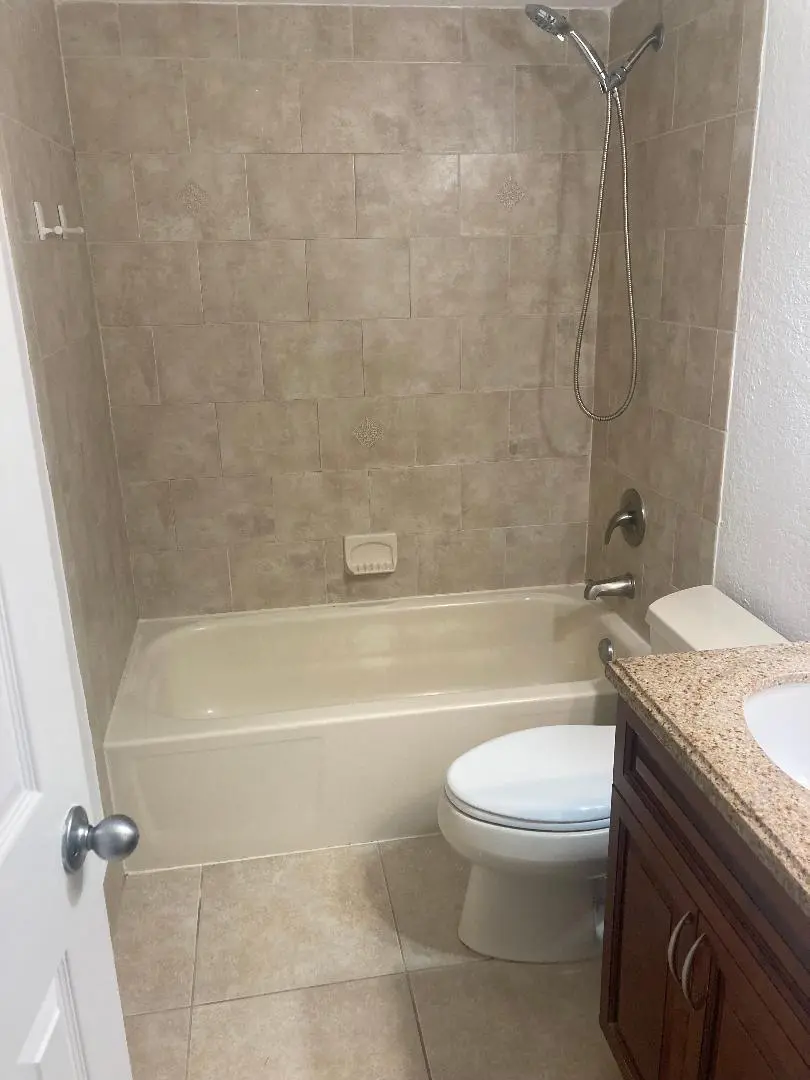 1950 bath at 1950 COQUINA Way, Coral Springs