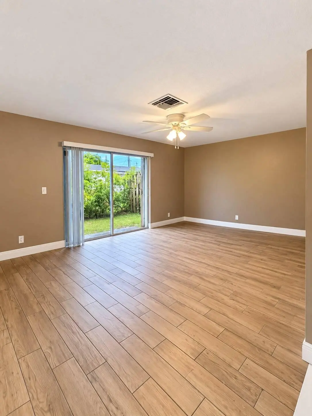 Living room at 171 SE 3RD Street B, Deerfield Beach