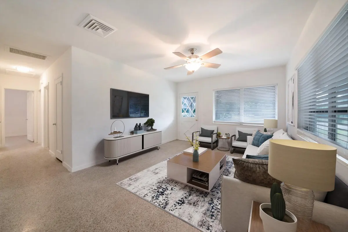 Natural Light at 2219 W PINERIDGE Court, Delray Beach