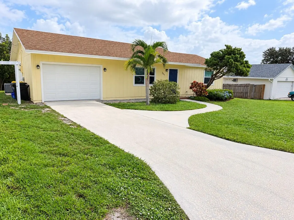 front side at 7389 SE FLAMINGO Way, Hobe Sound