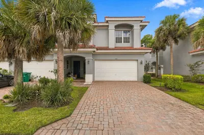 2154 SW CAPE COD Drive, Port St. Lucie – Single Family Residence for sale