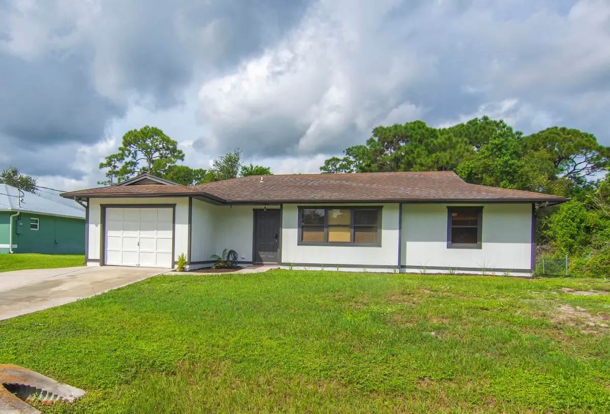 5717 BIRCH Drive, Fort Pierce, FL – photo 2