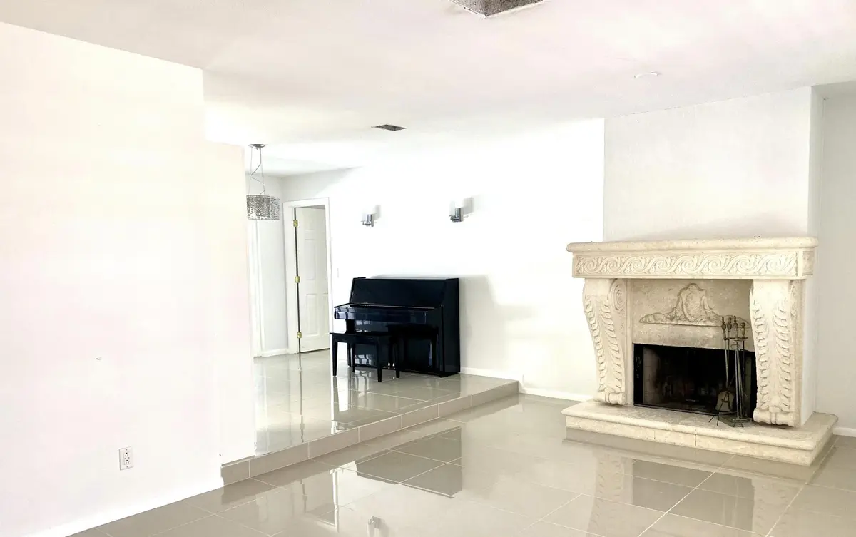 Living at 2327 WINDSOR Road, Palm Beach Gardens