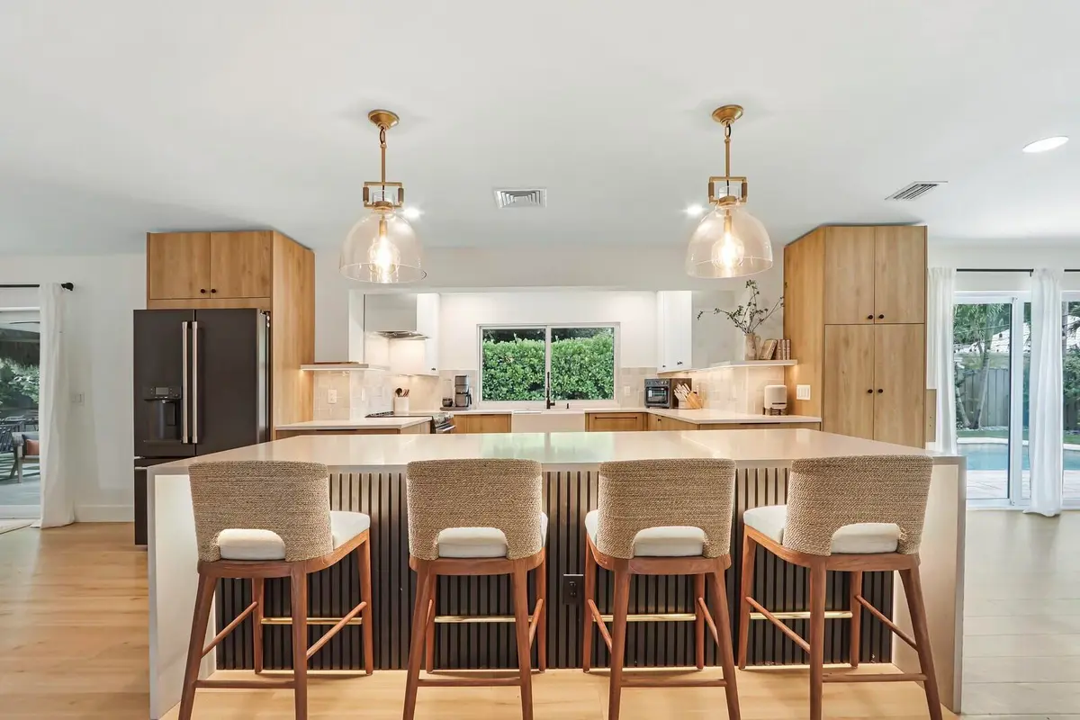 kitchen/bar at 354 COUNTRY CLUB Drive, Tequesta