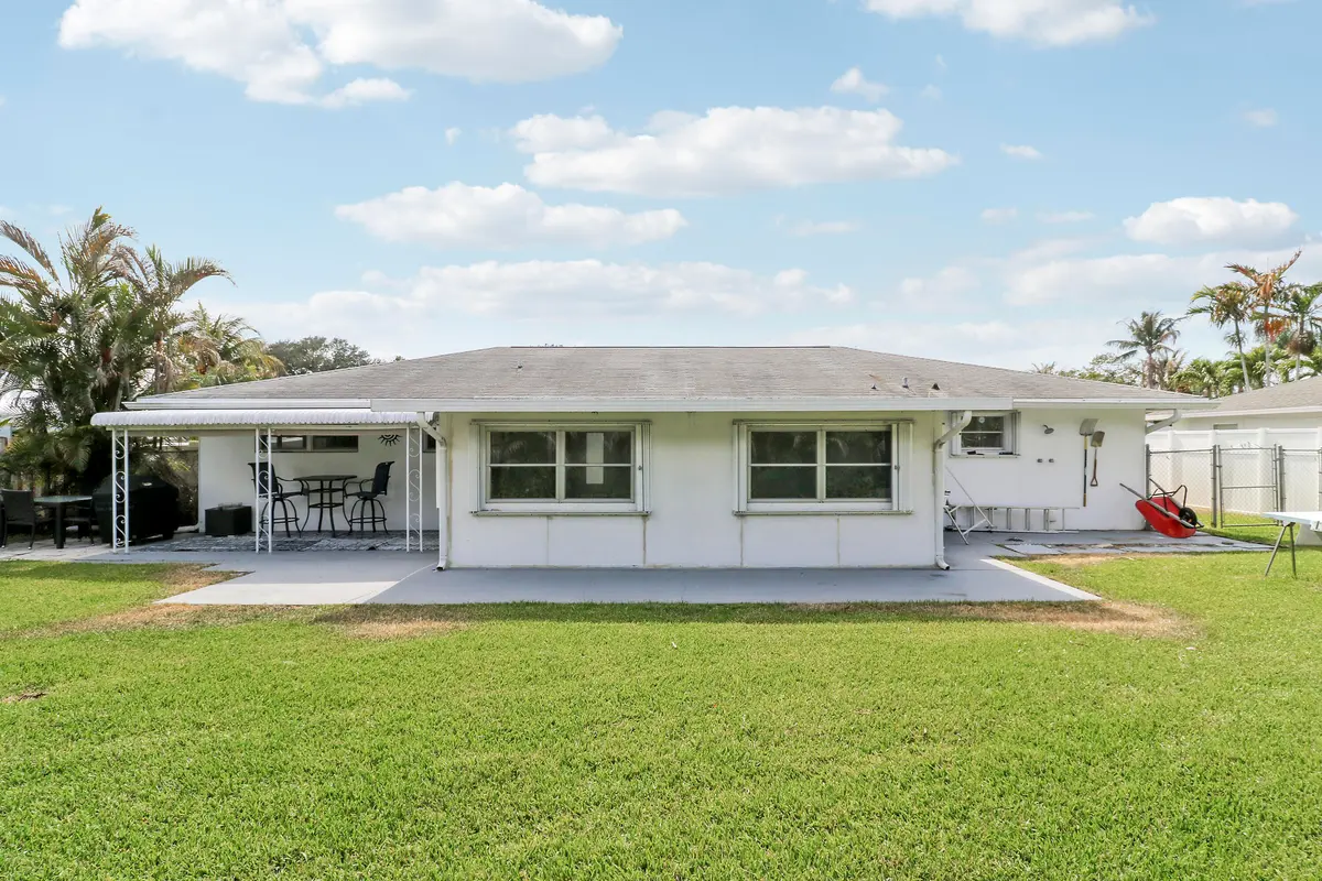 Yard at 1518 Summer Avenue, Jupiter