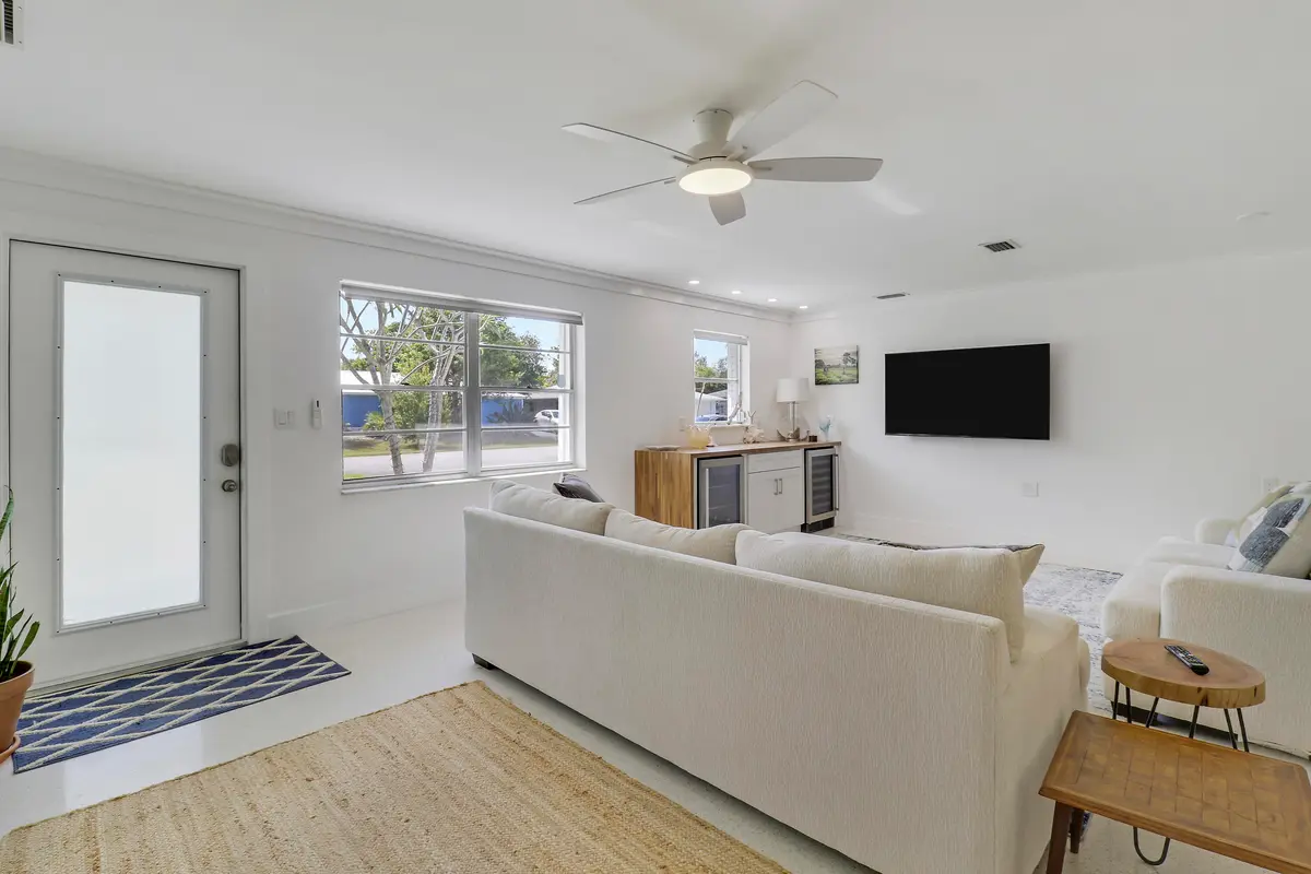 Living area at 1518 Summer Avenue, Jupiter