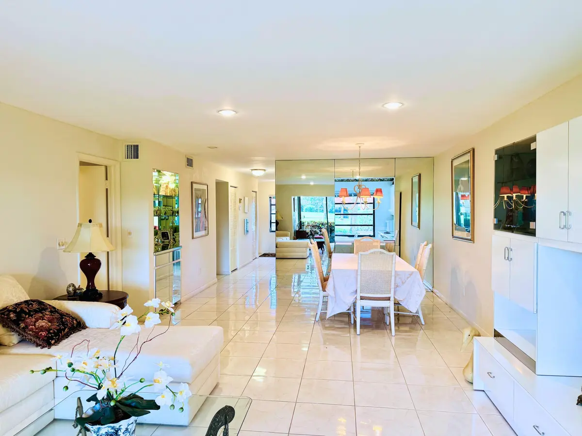 8410 Casa Del Lago E 31 at 8410 CASA DEL LAGO E, Boca Raton