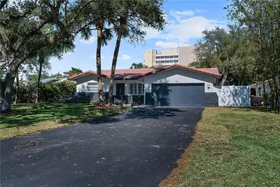 807 NW 7TH Street, Boca Raton – Single Family Residence for rent