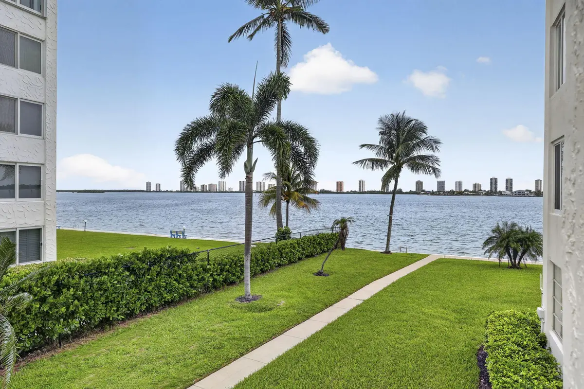 6-web-or-mls-BS1A0745 at 301 LAKE SHORE Drive 201, Lake Park