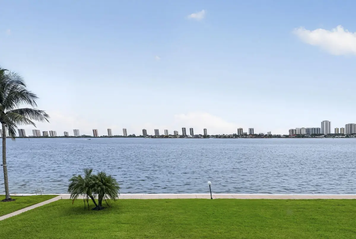 50-web-or-mls-BS1A0665 at 301 LAKE SHORE Drive 201, Lake Park