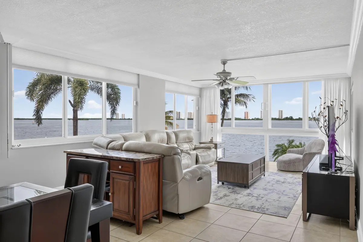 29-web-or-mls-BS1A0565 at 301 LAKE SHORE Drive 201, Lake Park