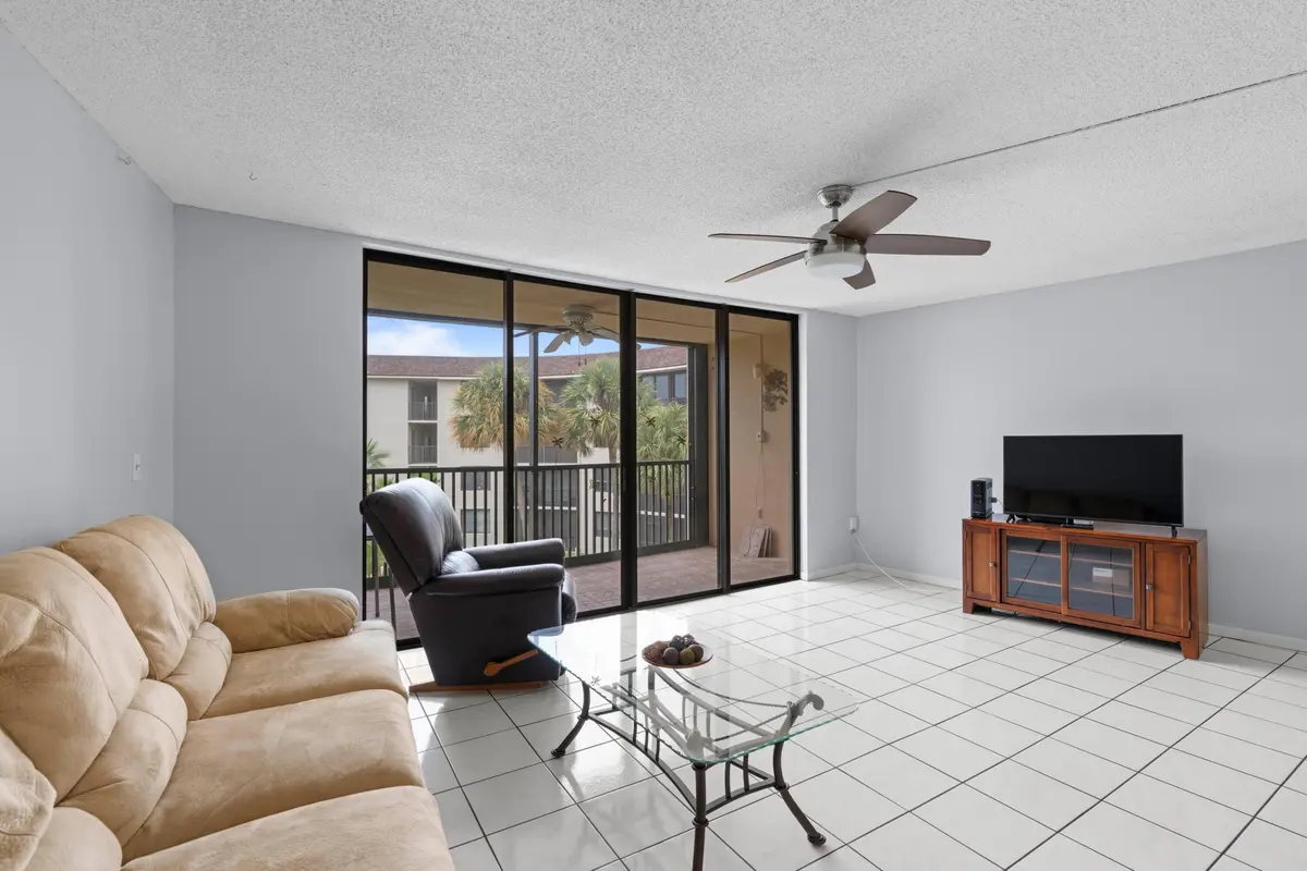 DSC01250.jpg-SMALL at 2424 N Federal Highway 305, Boynton Beach