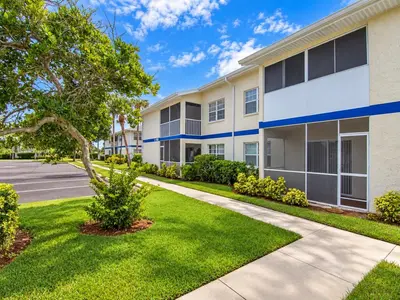 1505 SE Royal Green Circle 103, Port St. Lucie – Condominium for sale