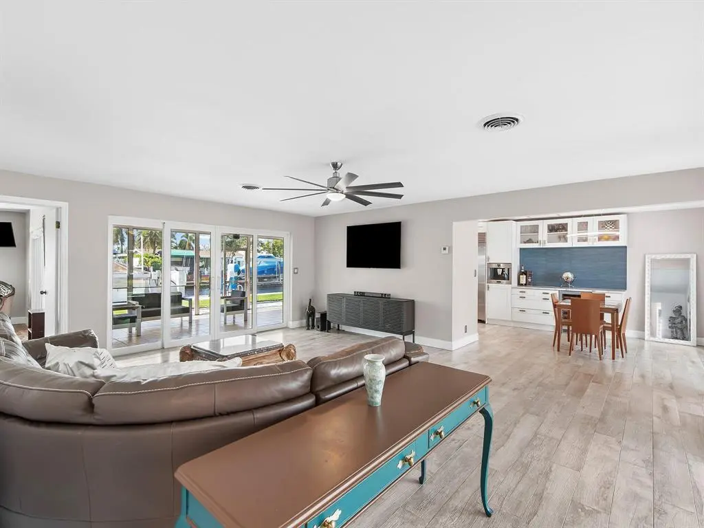 GetMedia (9) at 300 SE 10TH Street, Pompano Beach