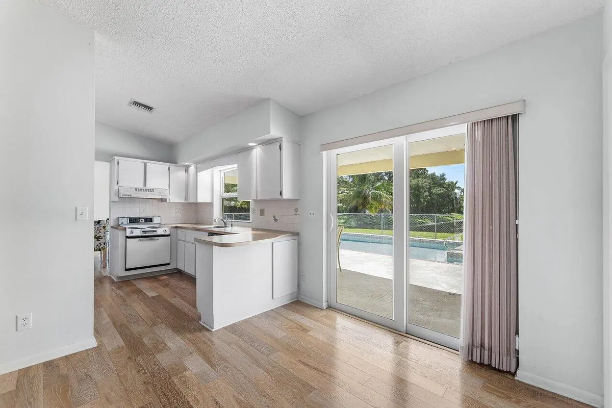 004-128SandpiperAvenue-RoyalPalmBeach-FL at 128 Sandpiper Avenue, Royal Palm Beach