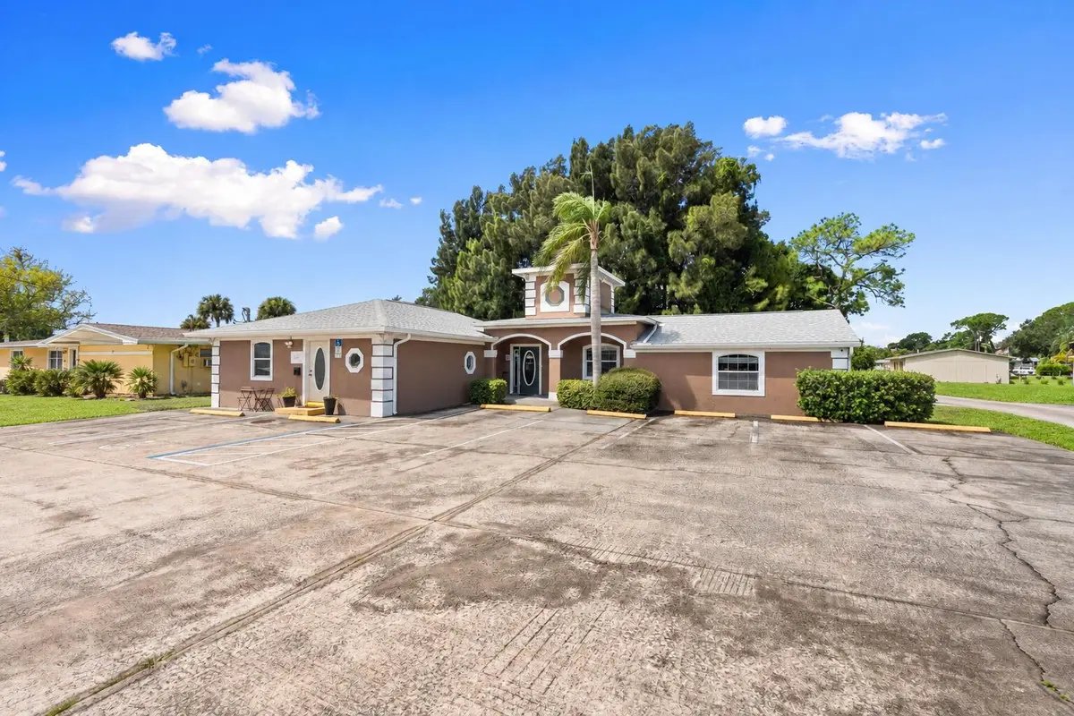 4-web-or-mls-97CEAFE7-DEAD-47BC-BEB3-C7E at 1542 S WICKHAM Road B, Melbourne