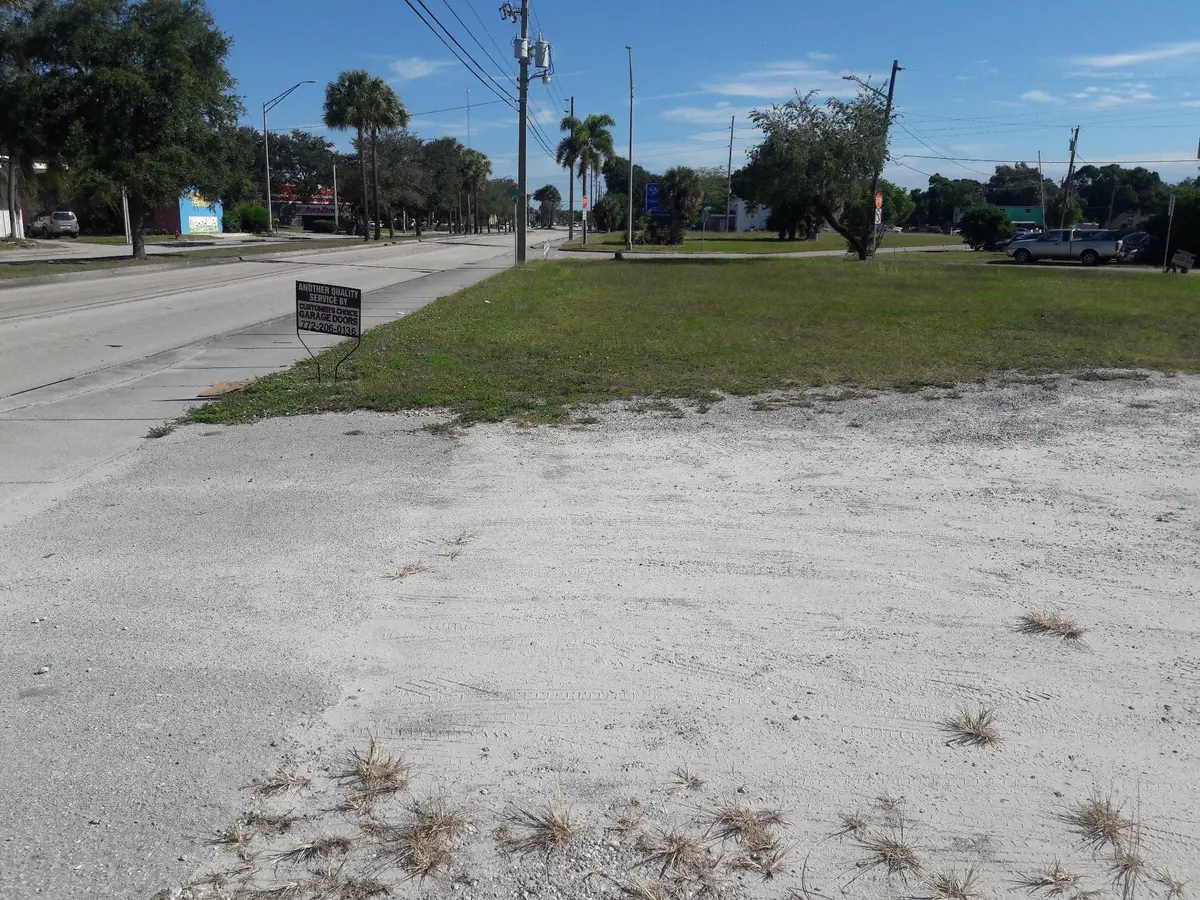 2807 2 at 2807 Okeechobee Road, Fort Pierce