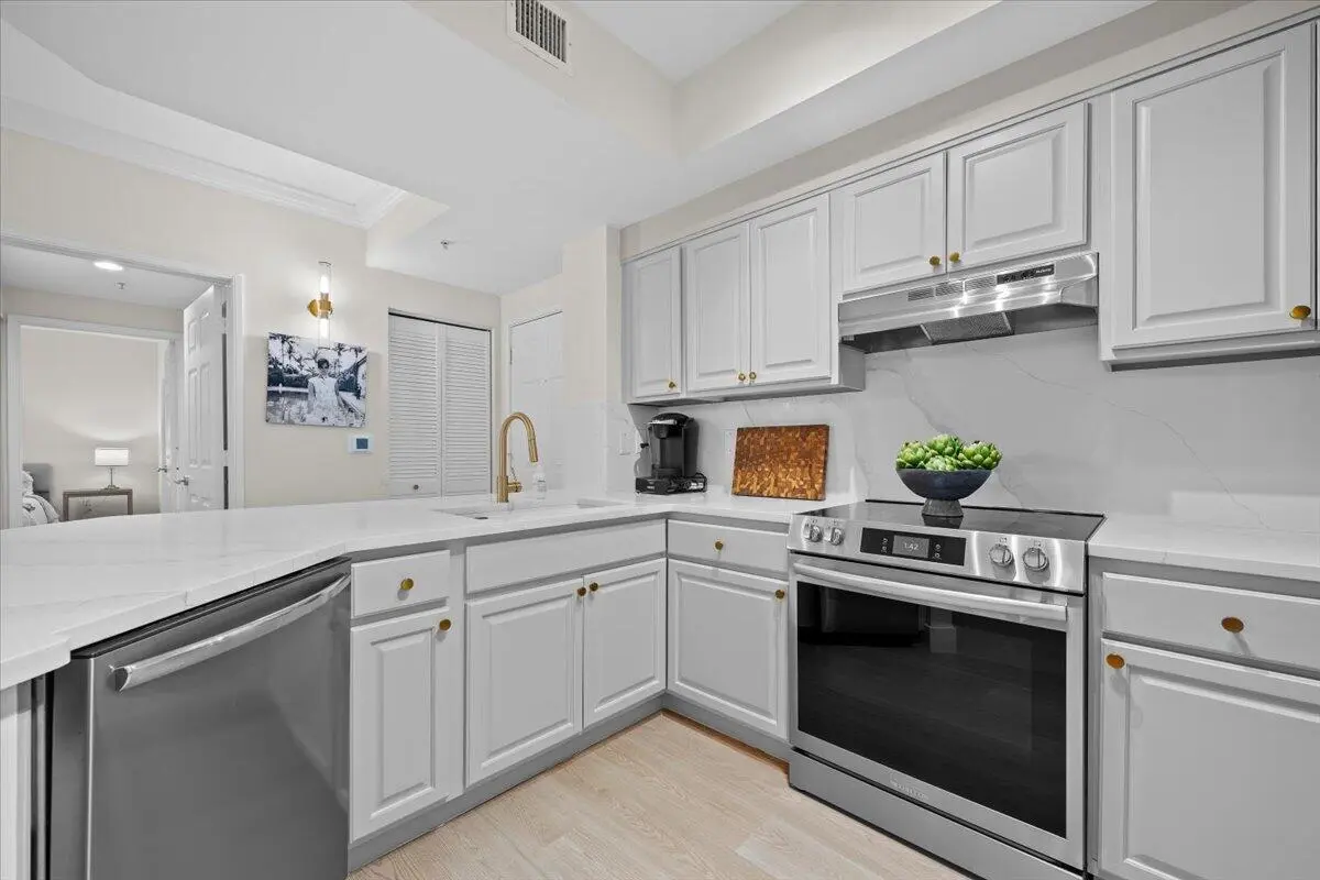 13-LUX_2593 at 720 S Sapodilla Avenue 204, West Palm Beach