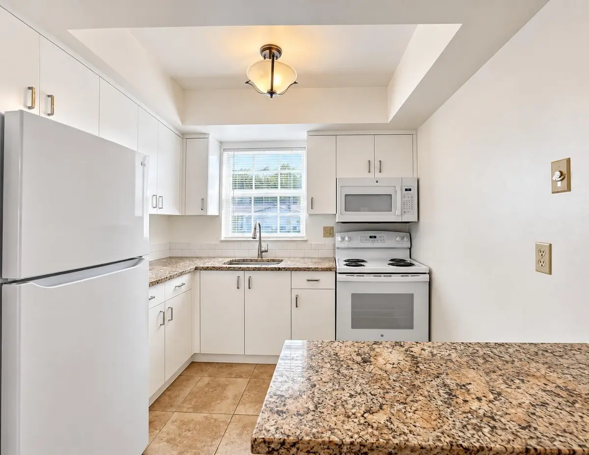 Pretty Updated Kitchen at 2920 CROSLEY Drive E, West Palm Beach