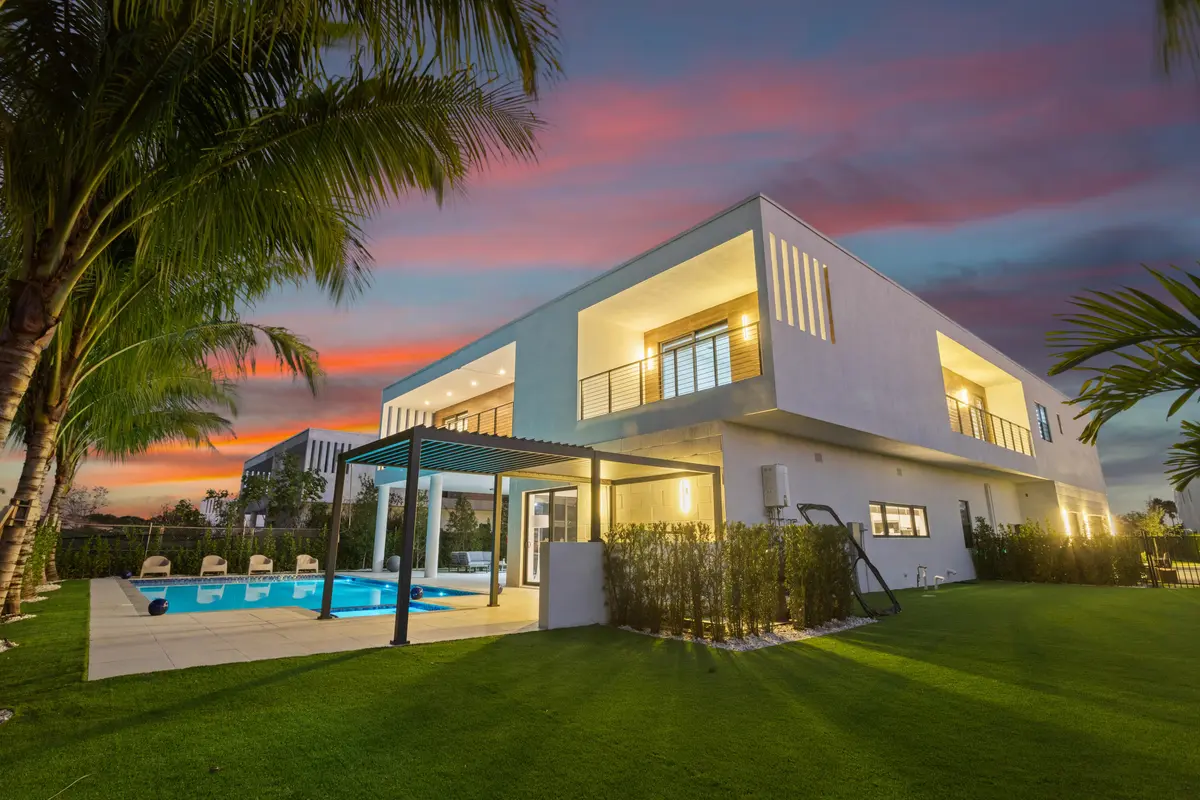 G87A9152 at 16773 Botaniko Drive, Weston