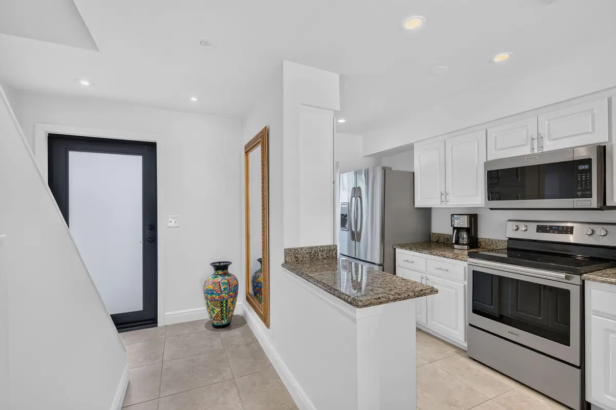 9-web-or-mls-_A7A7426 at 547 NE 7th Avenue, Fort Lauderdale