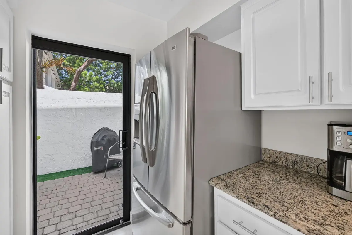 11-web-or-mls-_A7A7436 at 547 NE 7th Avenue, Fort Lauderdale