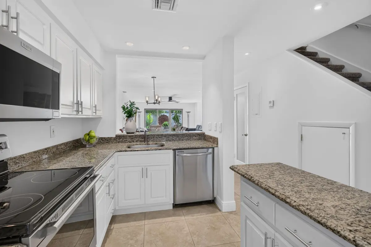12-web-or-mls-_A7A7441 at 547 NE 7th Avenue, Fort Lauderdale