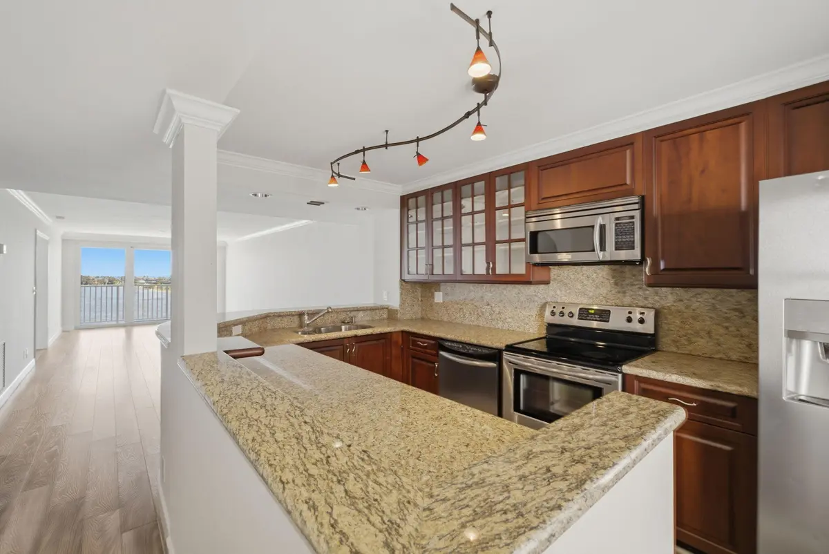 802_42-web-or-mls-DSC02426_decluttered at 3901 S Flagler Drive 802, West Palm Beach
