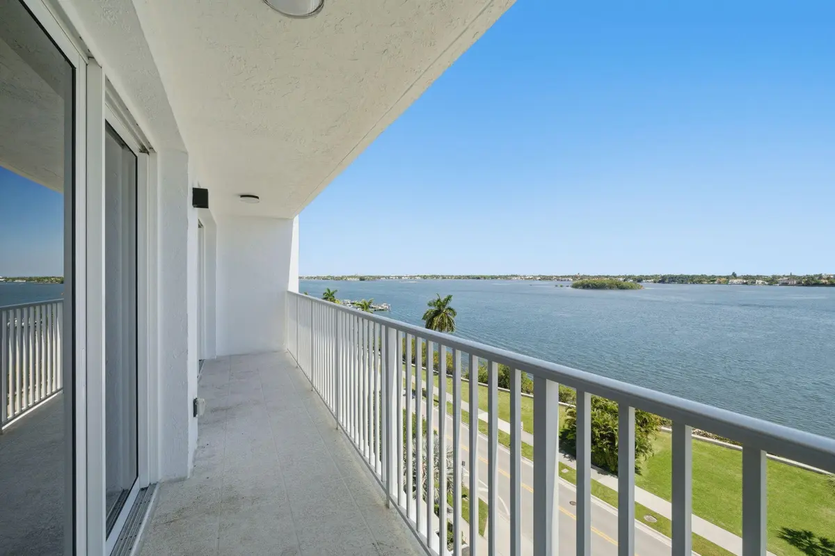 802_49-web-or-mls-DSC02459_decluttered at 3901 S Flagler Drive 802, West Palm Beach