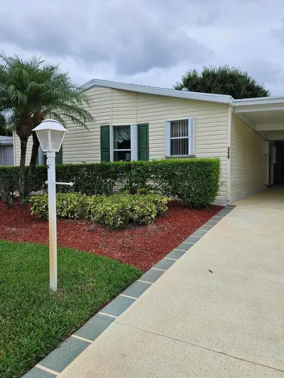 3229 Scarlet Tanager Court, Port St. Lucie – Manufactured Home for sale