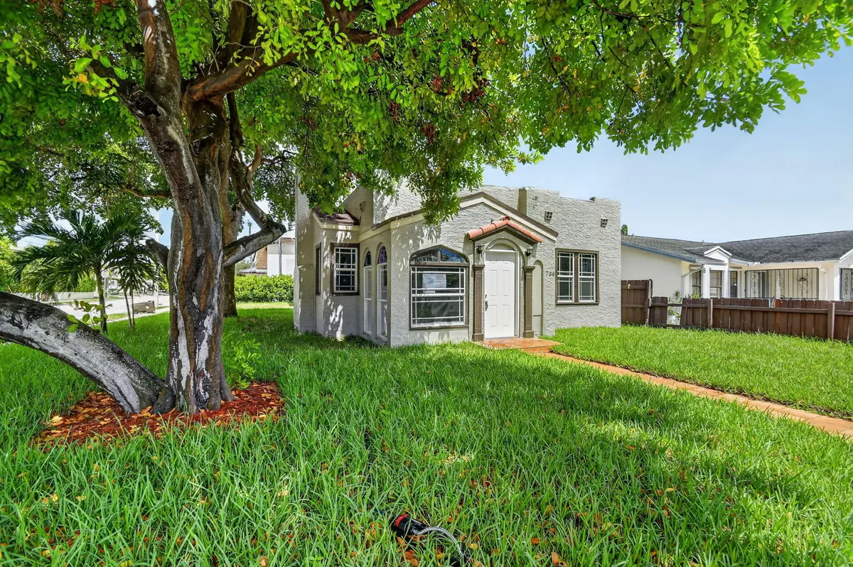 3-web-or-mls-DSC_0984 at 739 KAYE Street 0, West Palm Beach