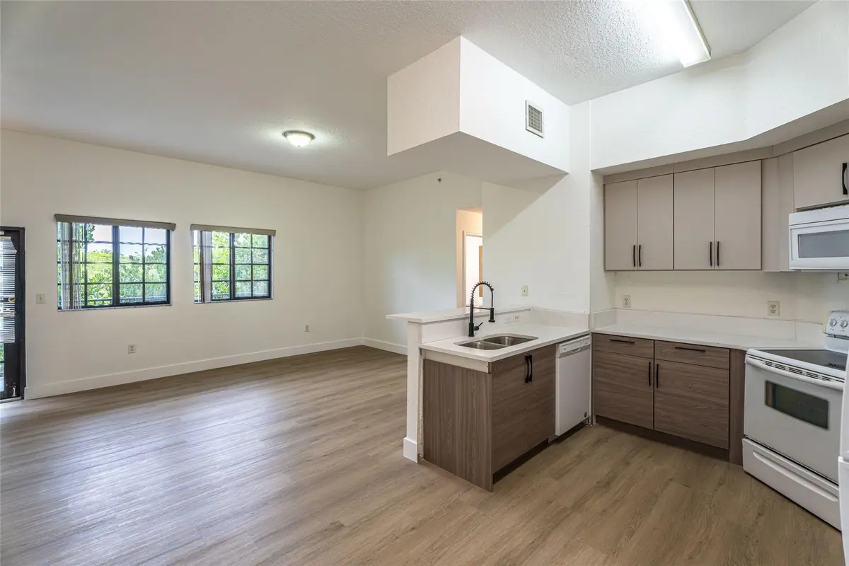 Photo 6 at 2801 Riverside Drive 301-S, Coral Springs
