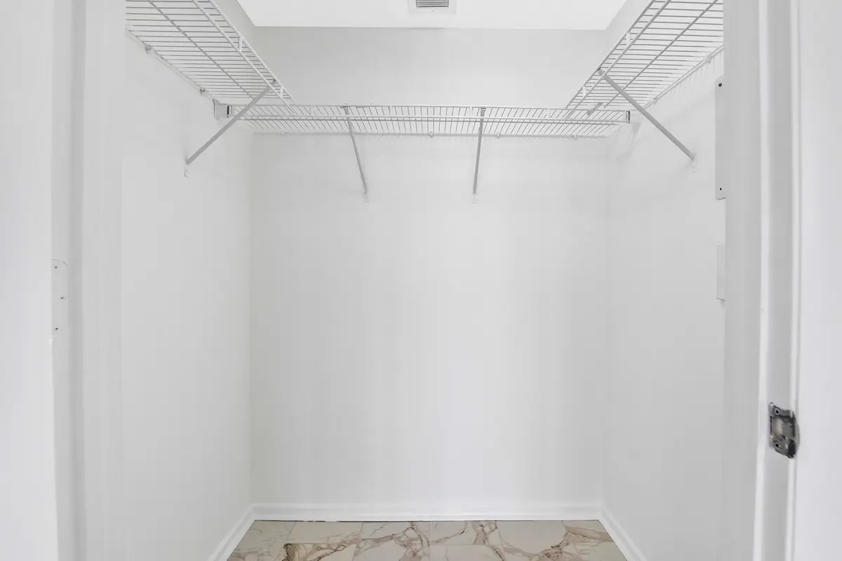 5 Closet at 50 Biscayne Boulevard 4503, Miami