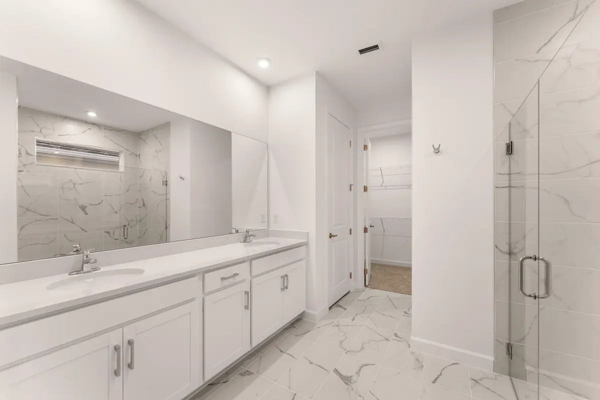 US_SEF_SAGE_LOT 236_OWNERS BATH at 11976 SW Pantone Street, Port St. Lucie
