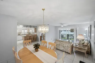 105 SE Village Drive, Port St. Lucie – Condominium for sale