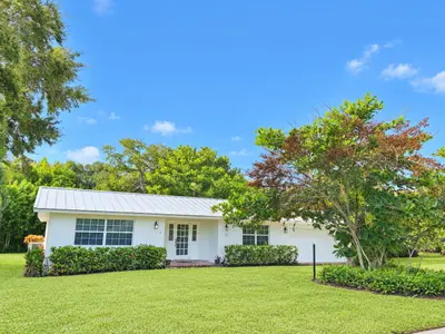 17 Via Lucindia, Sewalls Point – Single Family Residence for rent