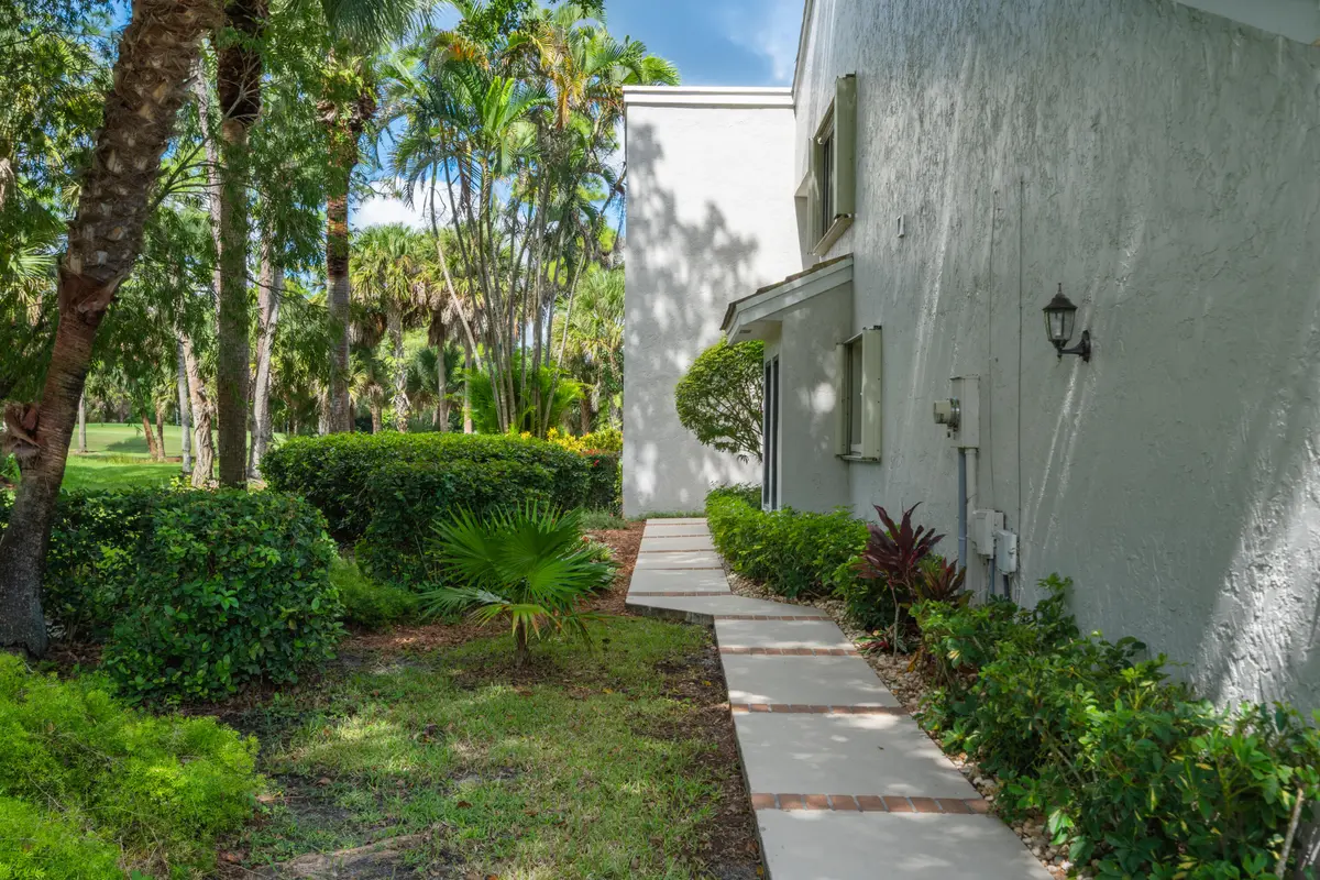 Front Walkway at 40 Edinburgh Drive, Palm Beach Gardens