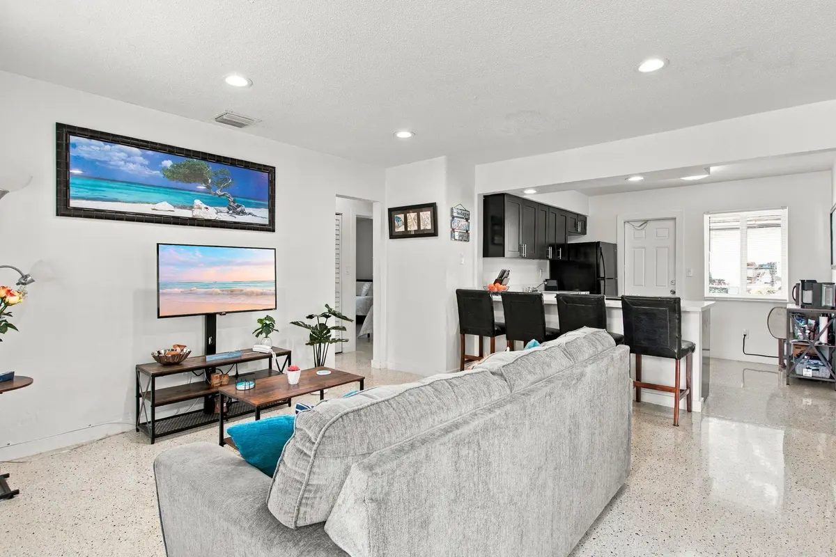 7-web-or-mls-320-sw-10th-terrace at 320 SW 10th Terrace, Hallandale Beach