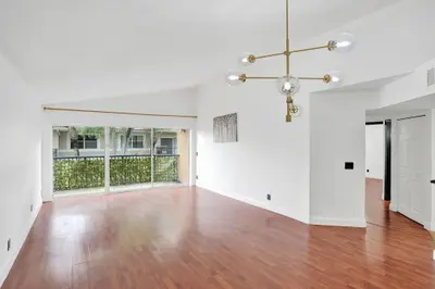 8761 Wiles Road 301, Coral Springs – Condominium for rent